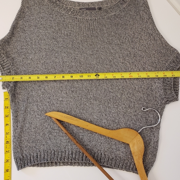 Vince Metallic Top Size S - Picture 4 of 8